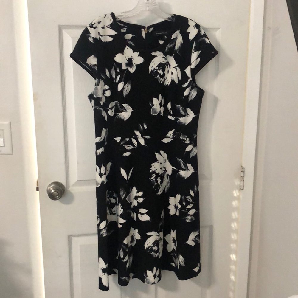 Black with white Aline shape dress with zipper on the back.